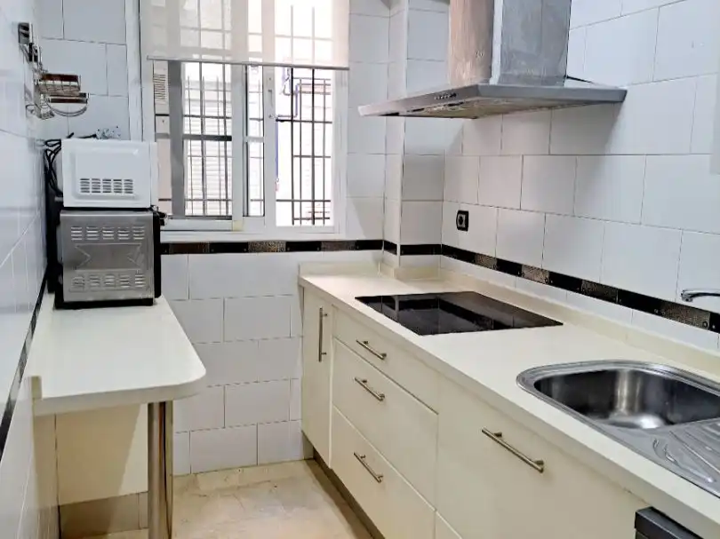 Piso de alquiler en Calle Castilla, 96, Triana Casco Antiguo Cocina de Piso de alquiler en Sevilla con Aire acondicionado, Calefacción y Trastero