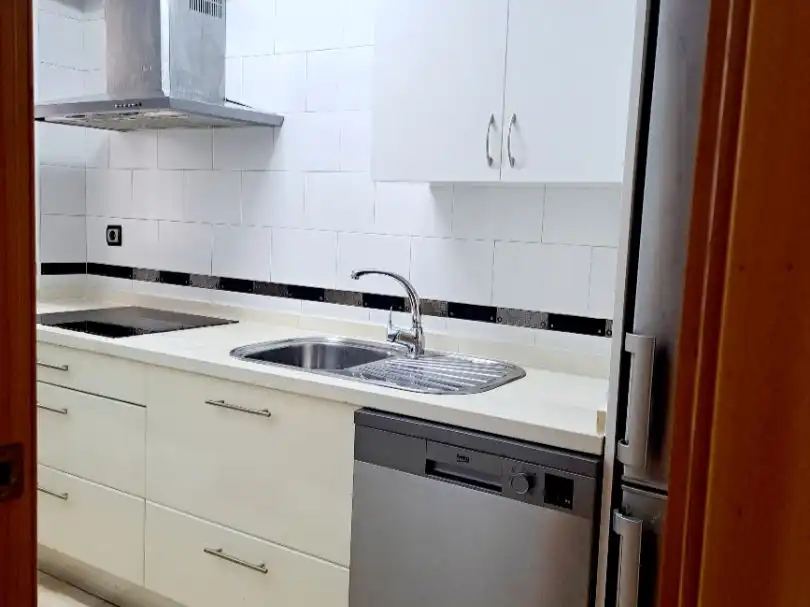 Piso de alquiler en Calle Castilla, 96, Triana Casco Antiguo Cocina de Piso de alquiler en Sevilla con Aire acondicionado, Calefacción y Trastero
