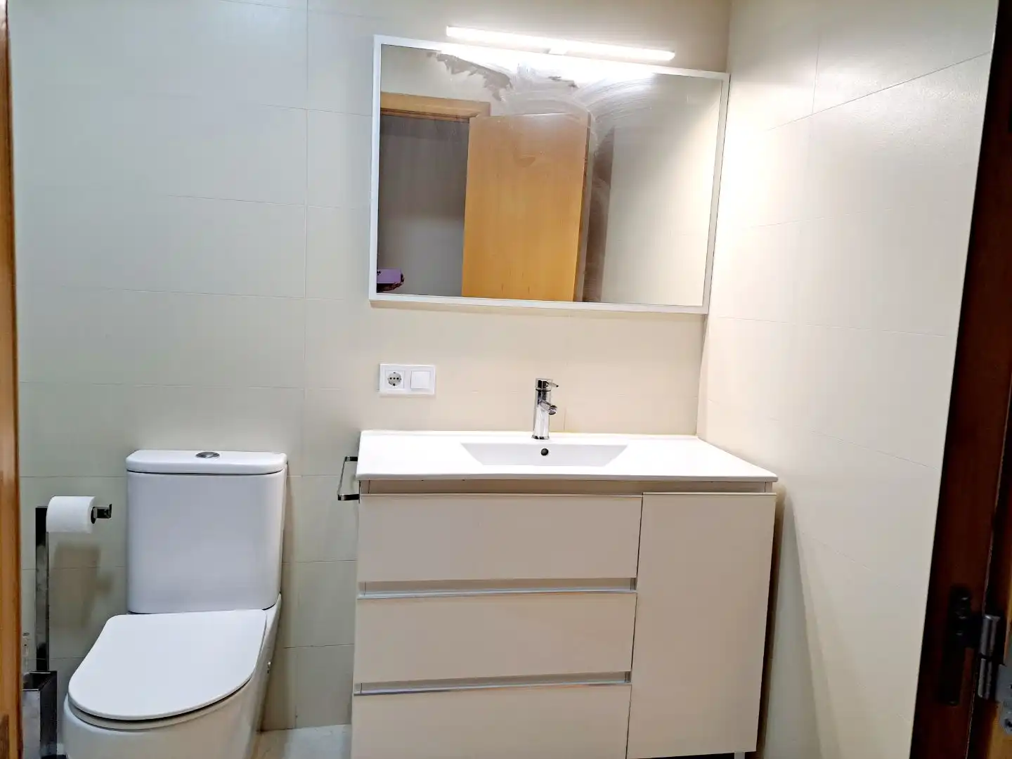 Piso de alquiler en Calle Castilla, 96, Triana Casco Antiguo Baño de Piso de alquiler en Sevilla con Aire acondicionado, Calefacción y Trastero
