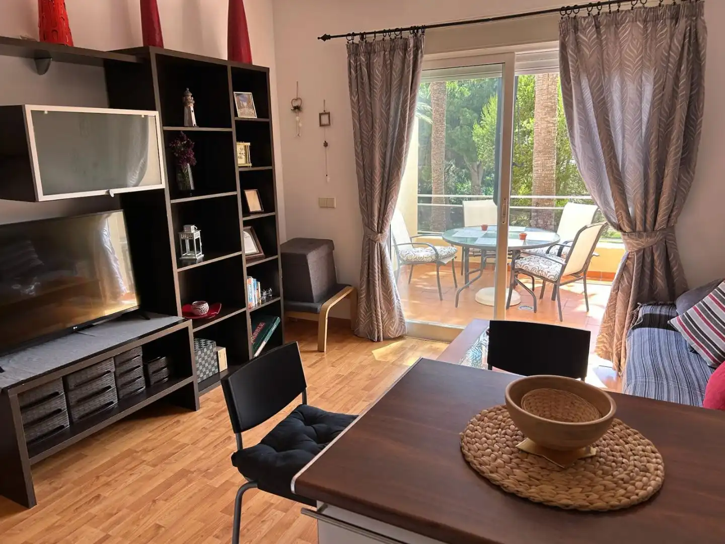 Apartament de lloguer a Calle Ronda del Golf Oeste, 17, Zona Centro Comercial Torrequebrada Sala d'estar de Apartament de lloguer en Benalmádena amb Aire condicionat, Calefacció i Parquet