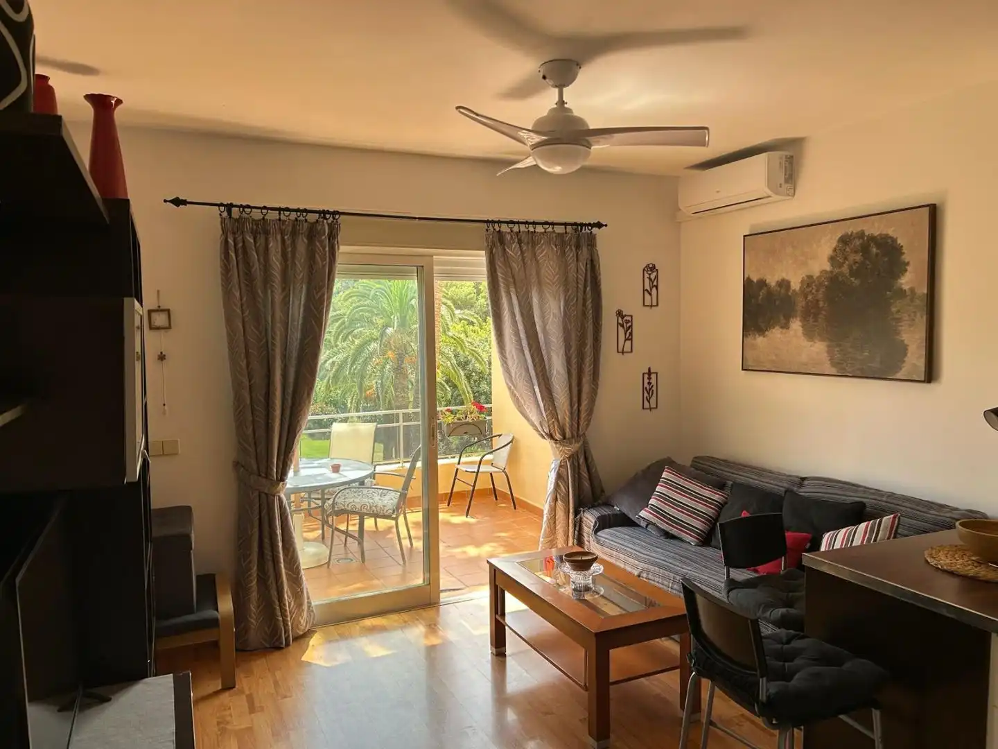Apartament de lloguer a Calle Ronda del Golf Oeste, 17, Zona Centro Comercial Torrequebrada Sala d'estar de Apartament de lloguer en Benalmádena amb Aire condicionat, Calefacció i Parquet