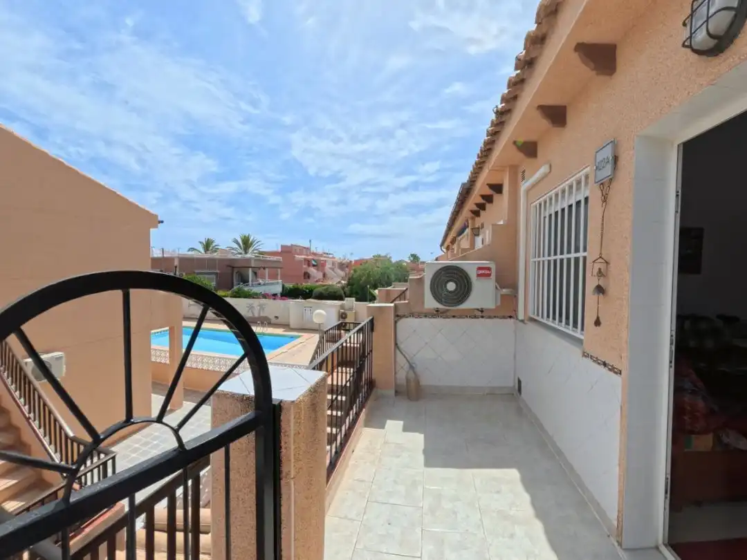Pis en venda a Calle Camilo José Cela, 6, Zona los Frutales Vista exterior de Pis en venda en Torrevieja amb Aire condicionat, Terrassa i Piscina