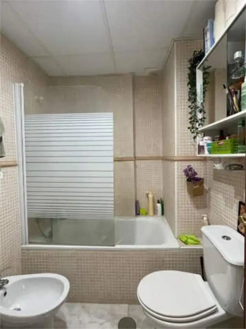 Badezimmer von Wohnung zur Miete in Sevilla mit Heizung, Terrasse und Möbliert