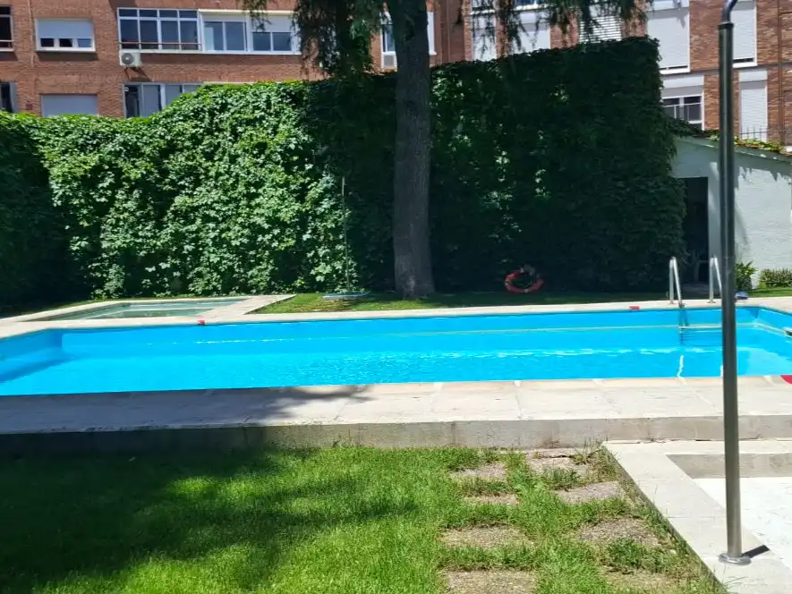 Wohnung zum Verkauf in Avenida de la Coruña, 58, Alto de la Jabonería Schwimmbecken von Wohnung zum Verkauf in Las Rozas de Madrid mit Klimaanlage, Terrasse und Schwimmbad