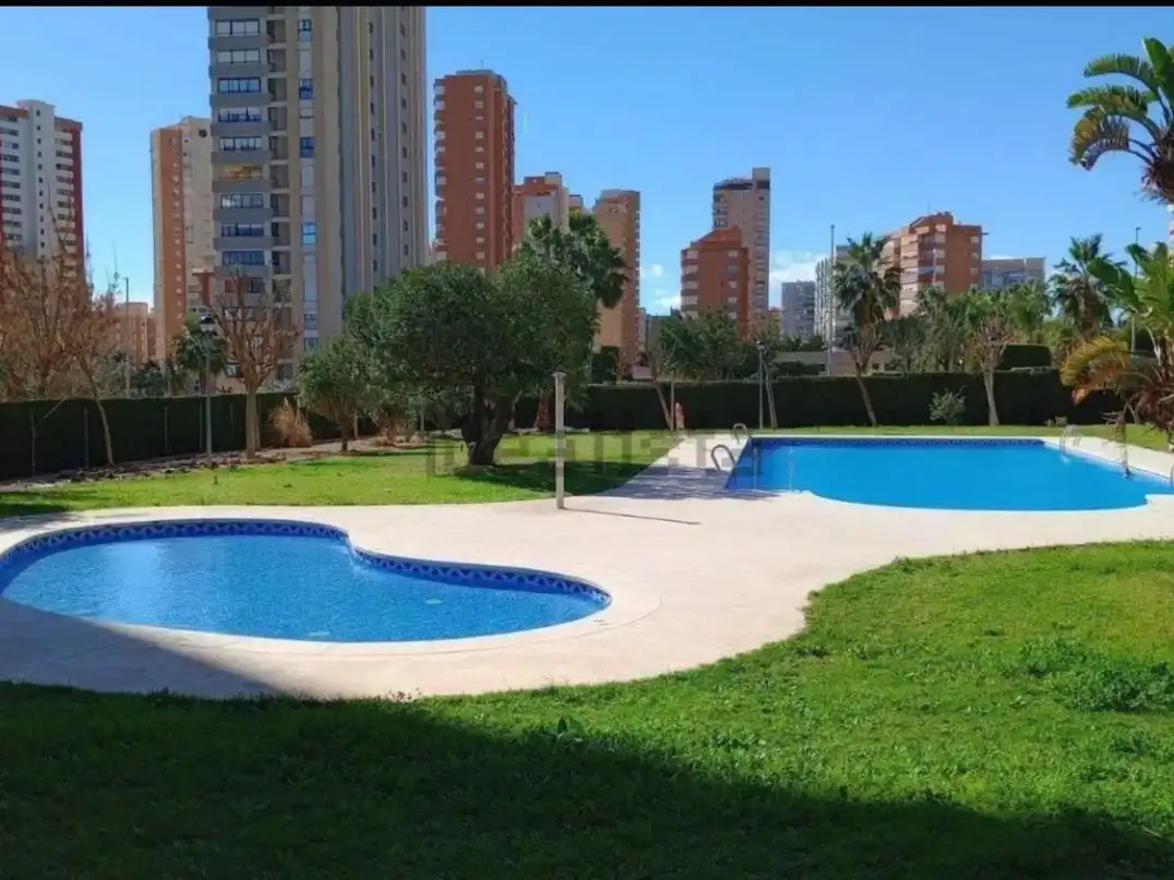 Wohnung zum Verkauf in Avenida del Municipi, 14, Juzgados - Plaza de Toros Schwimmbecken von Wohnung zum Verkauf in Benidorm mit Klimaanlage, Heizung und Parkett
