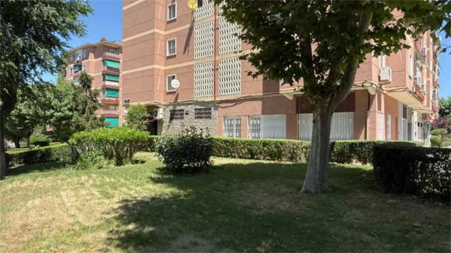Wohnung zur Miete in Pueblo Nuevo Außenansicht von Wohnung zur Miete in Madrid mit Heizung, Abstellraum und Möbliert