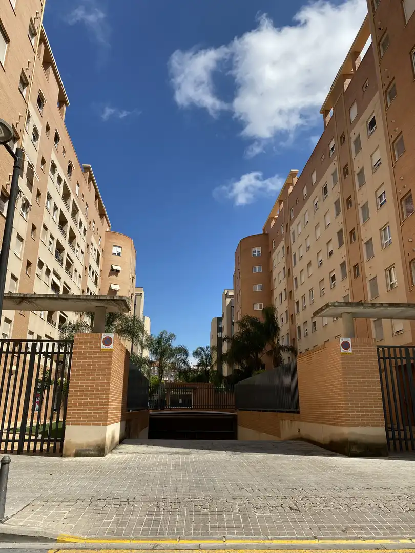Wohnung zur Miete in Carrer d'Alboraia, 28, Trinitat Außenansicht von Wohnung zur Miete in Valencia mit Klimaanlage, Heizung und Privatgarten