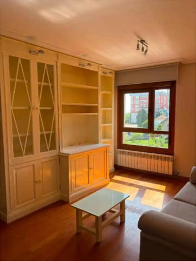 Apartament de lloguer a Lavadores Dormitori de Apartament de lloguer en Vigo amb Calefacció, Traster i Moblat