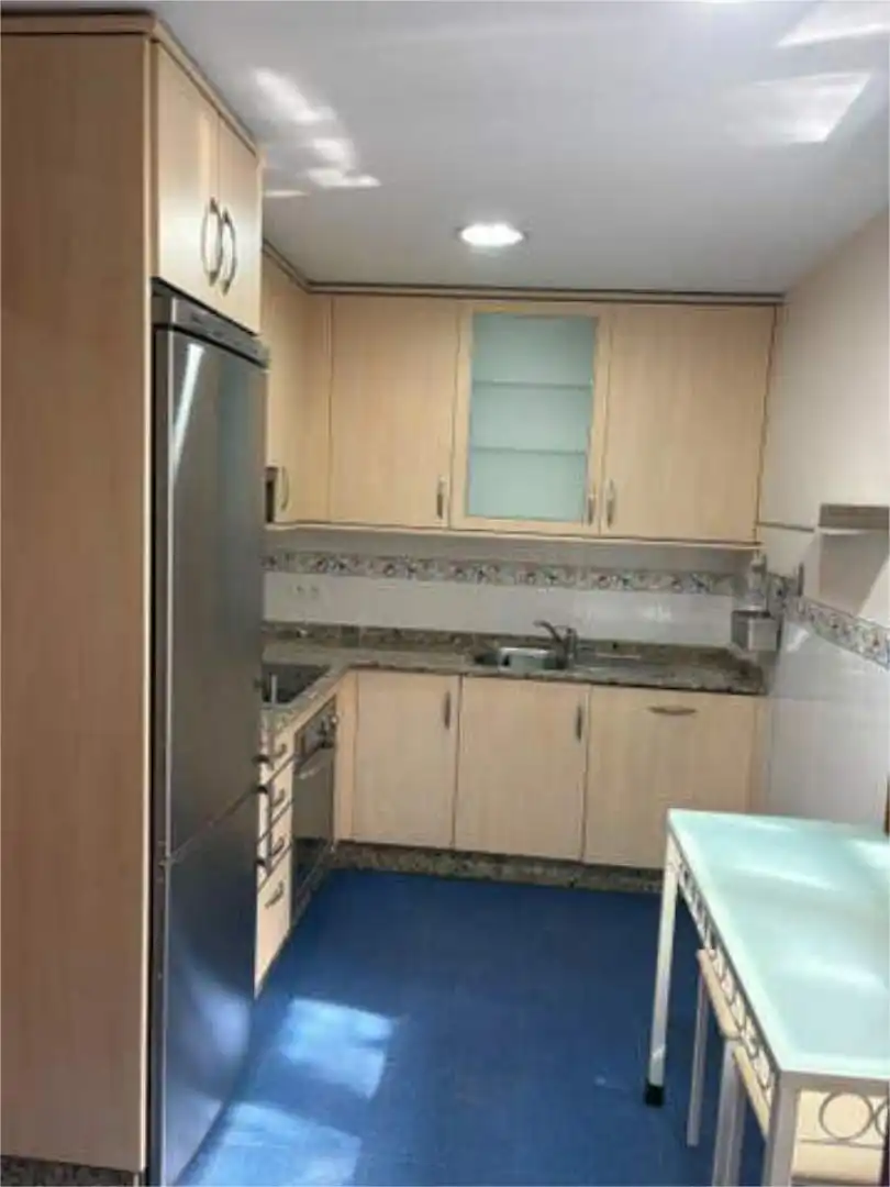 Apartament de lloguer a Lavadores Cuina de Apartament de lloguer en Vigo amb Calefacció, Traster i Moblat