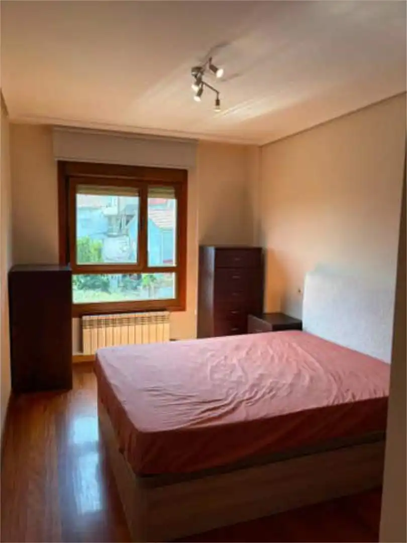 Apartament de lloguer a Lavadores Dormitori de Apartament de lloguer en Vigo amb Calefacció, Traster i Moblat