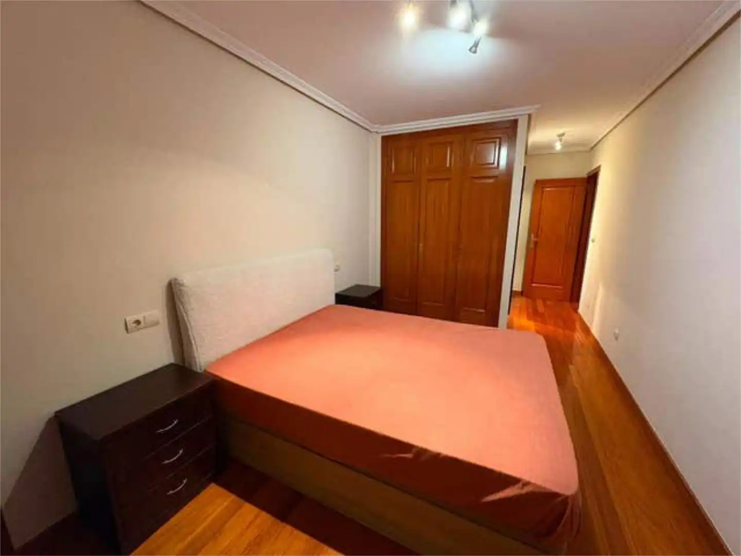Apartament de lloguer a Lavadores Dormitori de Apartament de lloguer en Vigo amb Calefacció, Traster i Moblat