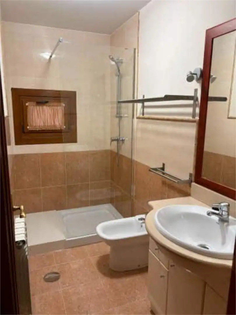Apartament de lloguer a Lavadores Bany de Apartament de lloguer en Vigo amb Calefacció, Traster i Moblat