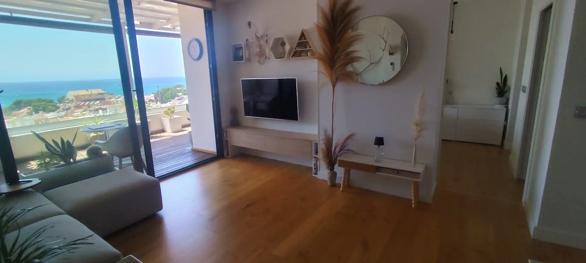 Ático en venta en N-340a, 386, El Puerto Sala de estar de Ático en venta en Roquetas de Mar con Aire acondicionado y Terraza