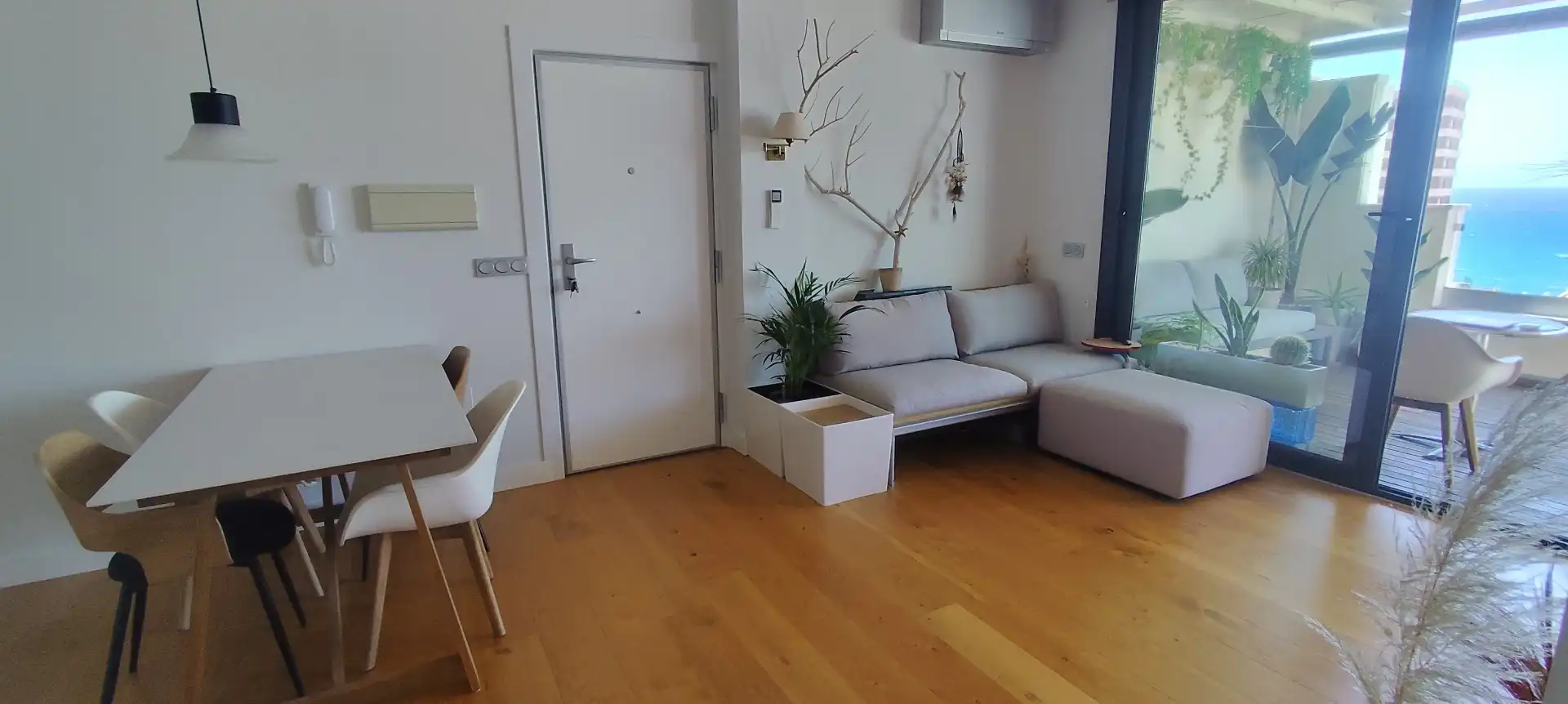 Ático en venta en N-340a, 386, El Puerto Sala de estar de Ático en venta en Roquetas de Mar con Aire acondicionado y Terraza