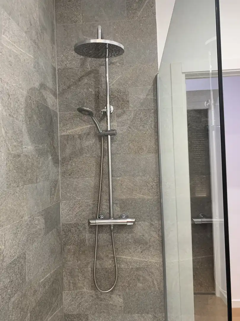 Habitación en Calle de Juan Duque, 9, Imperial Baño de Piso para compartir en Madrid con Calefacción, Parquet y Trastero