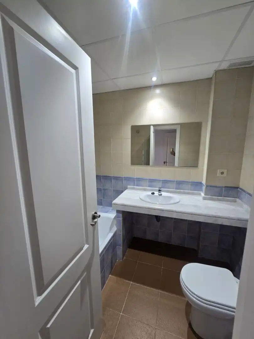 Flat for rent in Avenida Juan Pablo II, 24, Costa Esuri Bathroom of Flat for rent in Ayamonte with Private garden, Terrace and Swimming Pool