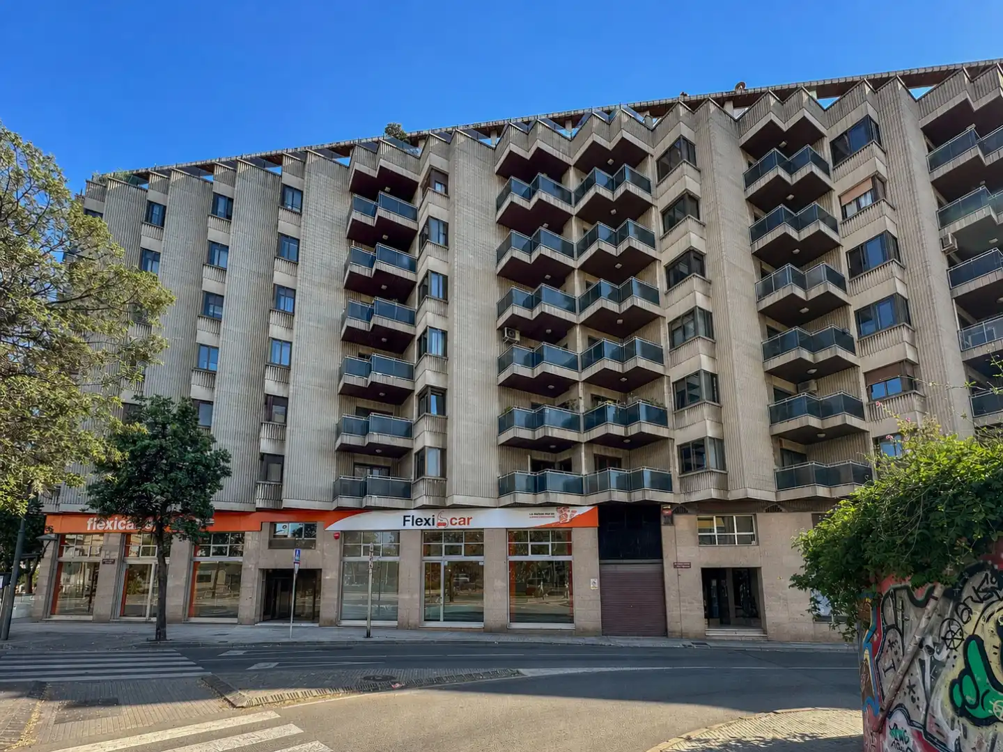 Pis en venda a Plaça de Joan Rebull, 2, Ponent Vista exterior de Pis en venda en Reus amb Aire condicionat, Calefacció i Jardí privat