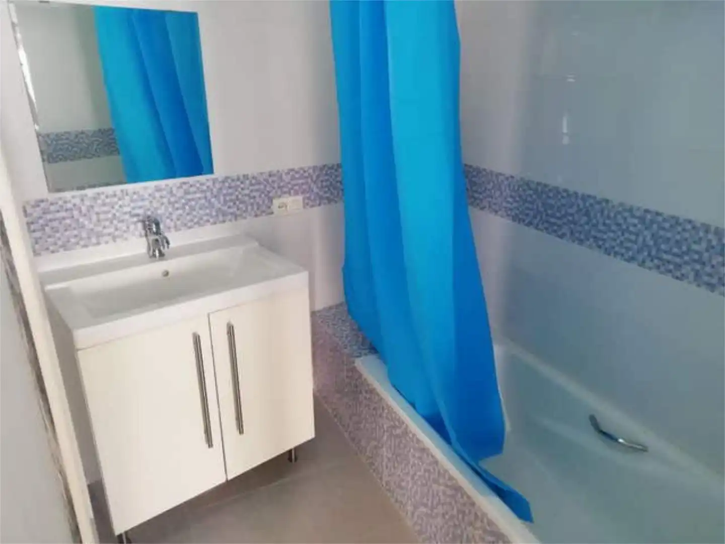 Casa o chalet de alquiler en Badolatosa Baño de Casa o chalet de alquiler en Badolatosa con Terraza, Trastero y Amueblado