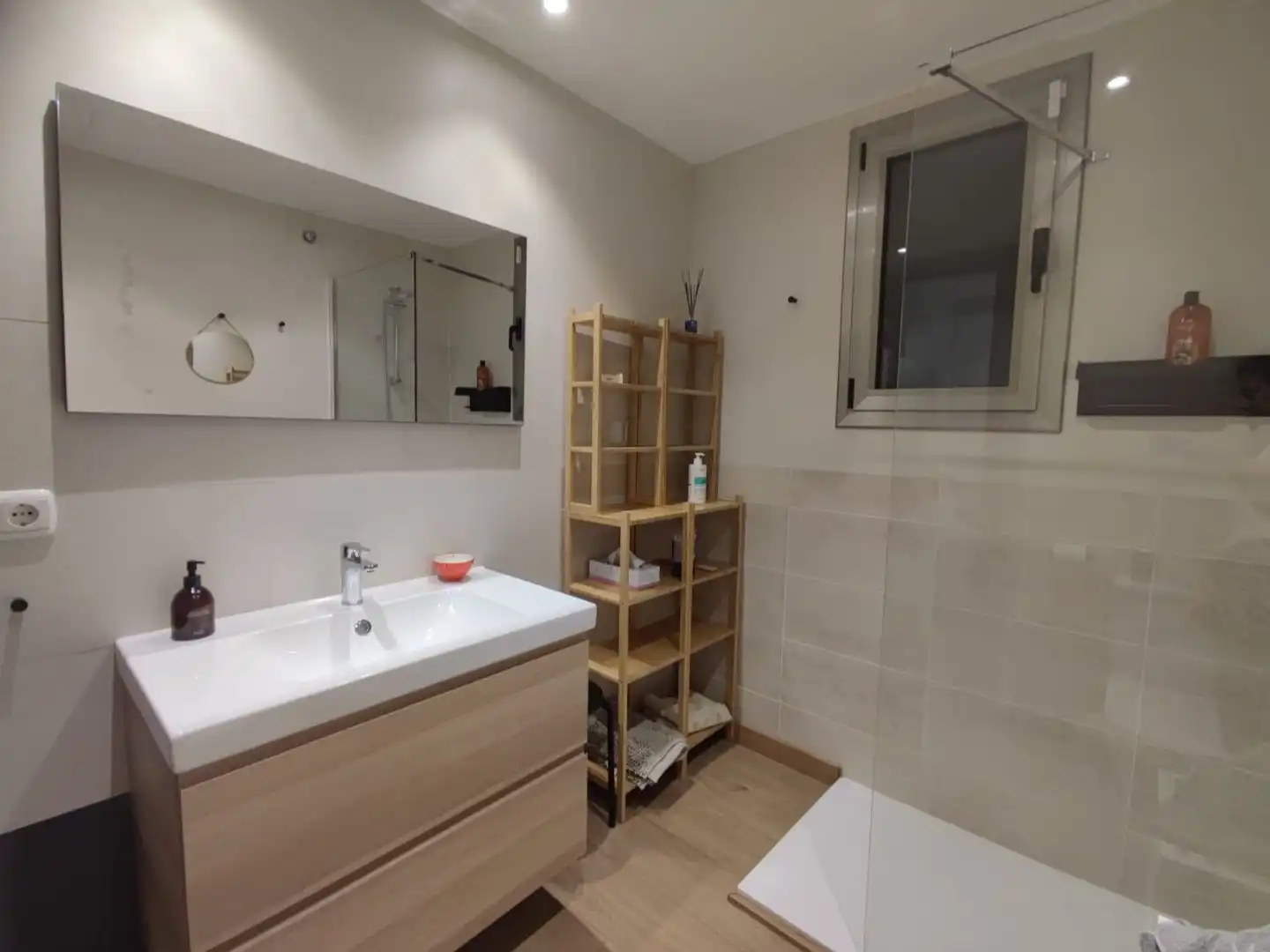 Study for rent in Carrer de Bailèn, 166, Dreta de l'Eixample Bathroom of Study for rent in Barcelona with Parquet flooring and Furnished