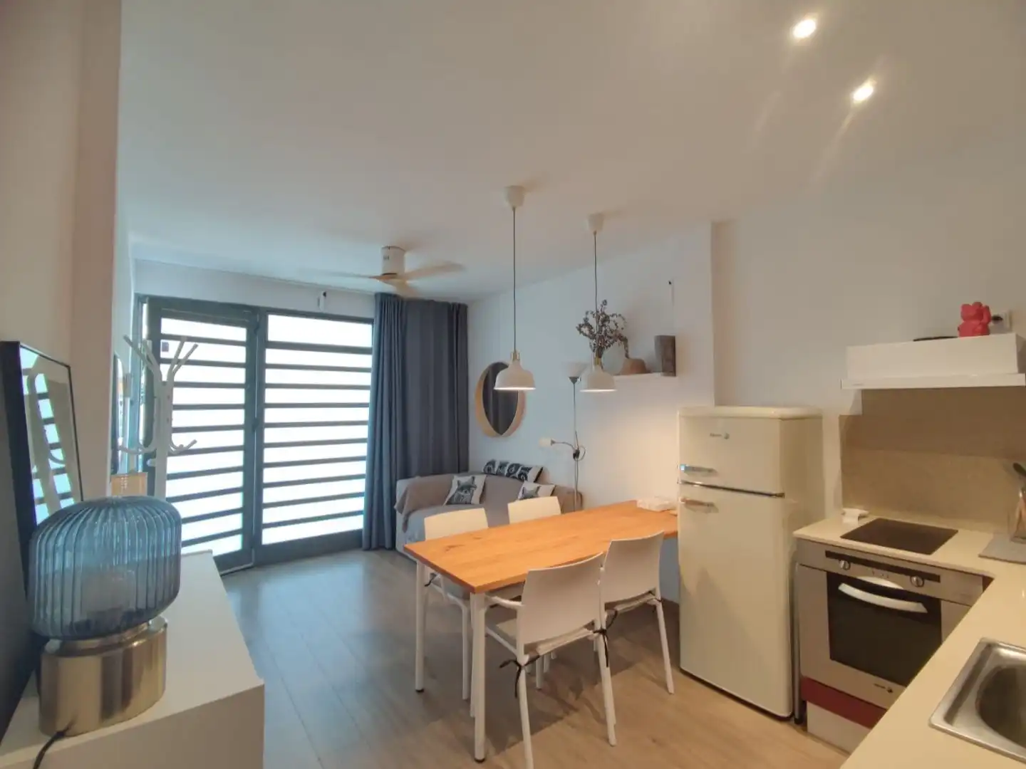Study for rent in Carrer de Bailèn, 166, Dreta de l'Eixample Dining room of Study for rent in Barcelona with Parquet flooring and Furnished