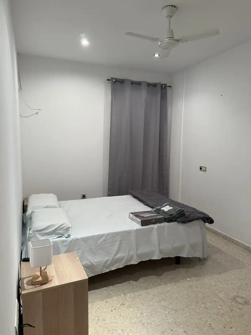 Dormitori de Pis de lloguer en Estepona amb Aire condicionat, Parquet i Moblat