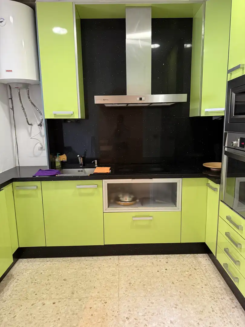 Cuina de Pis de lloguer en Estepona amb Aire condicionat, Parquet i Moblat
