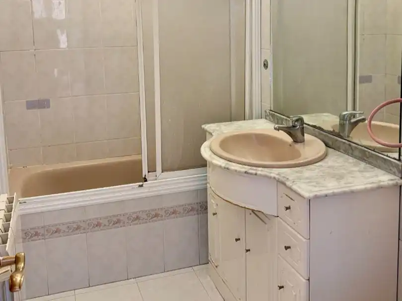 Piso en venta en Calle de Juan Antonio Maroto, 15, Puente de Vallecas Baño de Piso en venta en Madrid Capital con Aire acondicionado y Balcón