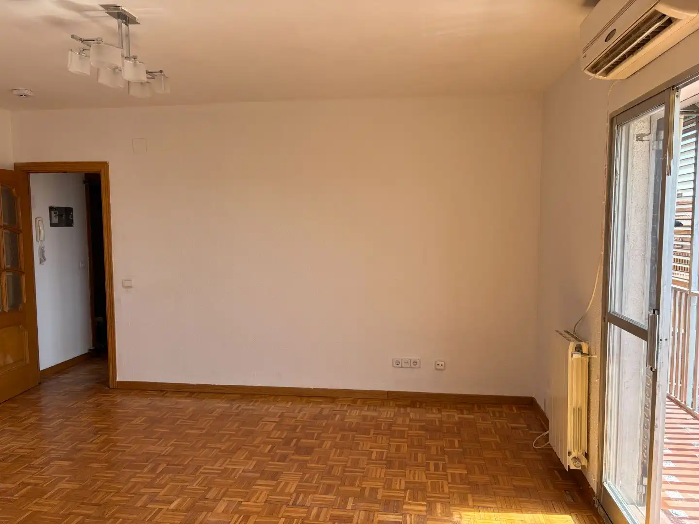 Piso en venta en Calle de Juan Antonio Maroto, 15, Puente de Vallecas Sala de estar de Piso en venta en Madrid Capital con Aire acondicionado y Balcón