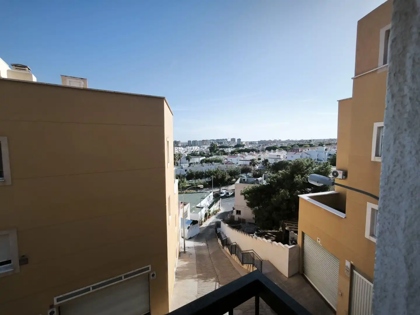 Piso en venta en Calle Bronce, 9, El Puerto Vista exterior de Piso en venta en Roquetas de Mar con Aire acondicionado y Balcón