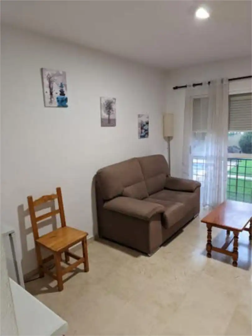 Wohnungen zur Miete in Colores - Entreparques Wohnzimmer von Wohnungen zur Miete in Sevilla mit Privatgarten, Schwimmbad und Möbliert