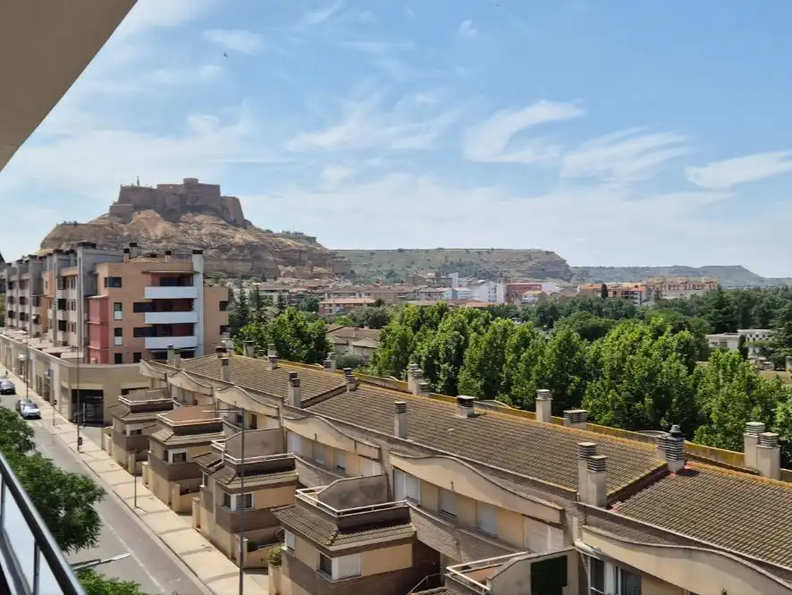 Pis en venda a Calle de San Jorge, 3, Monzón Vista exterior de Pis en venda en Monzón amb Balcó