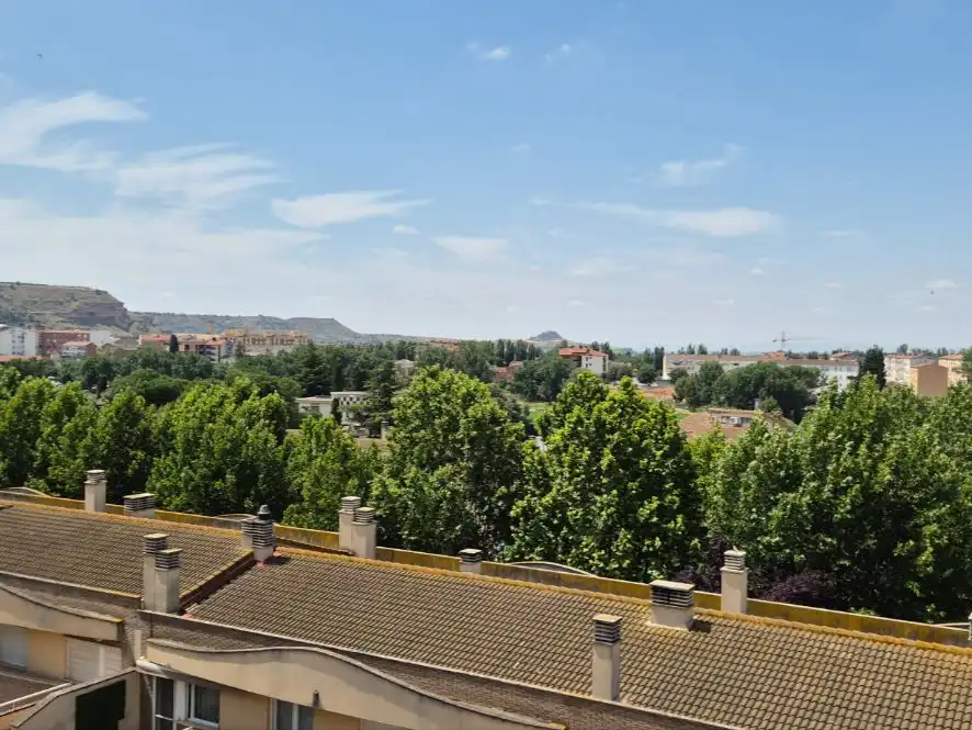 Pis en venda a Calle de San Jorge, 3, Monzón Vista exterior de Pis en venda en Monzón amb Balcó