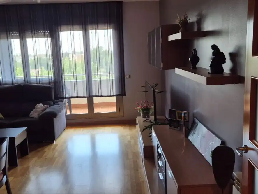 Pis en venda a Calle de San Jorge, 3, Monzón Sala d'estar de Pis en venda en Monzón amb Balcó