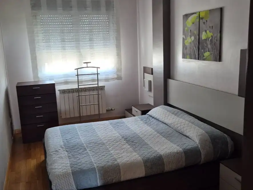 Pis en venda a Calle de San Jorge, 3, Monzón Dormitori de Pis en venda en Monzón amb Balcó