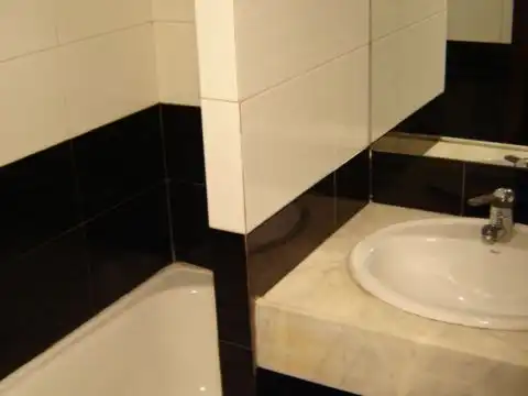 Pis de lloguer a Avinguda de Catalunya, 45, Puigcerdà Bany de Pis de lloguer en Puigcerdà amb Calefacció, Parquet i Moblat