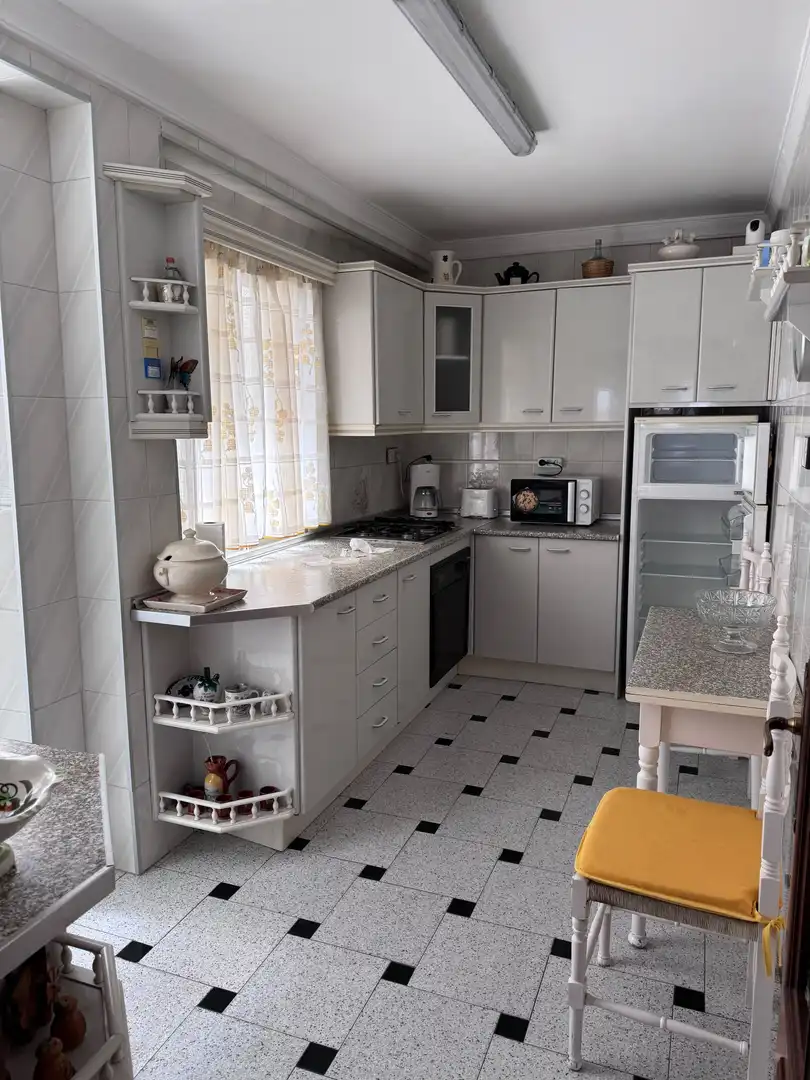 Wohnung zum Verkauf in Plaza de Miraflores, 3, Parque Victoria Eugenia Küche von Wohnung zum Verkauf in Málaga Capital mit Balkon