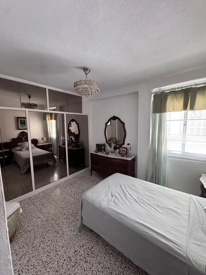 Wohnung zum Verkauf in Plaza de Miraflores, 3, Parque Victoria Eugenia Schlafzimmer von Wohnung zum Verkauf in Málaga Capital mit Balkon