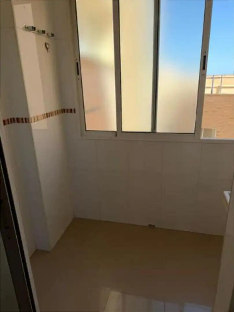 Piso de alquiler en Guadix Baño de Piso de alquiler en Guadix con Calefacción y Terraza