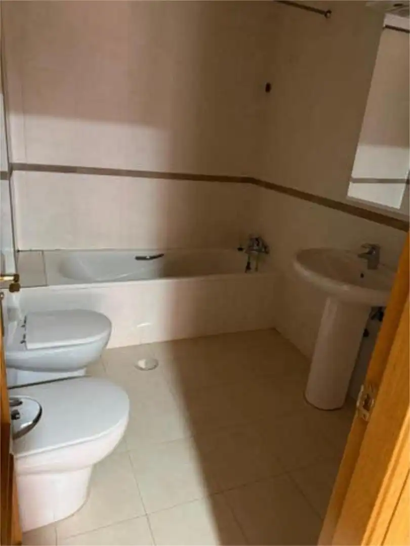 Piso de alquiler en Guadix Baño de Piso de alquiler en Guadix con Calefacción y Terraza
