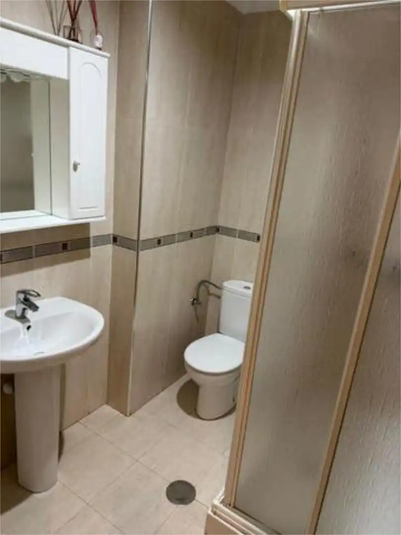 Piso de alquiler en Guadix Baño de Piso de alquiler en Guadix con Calefacción y Terraza