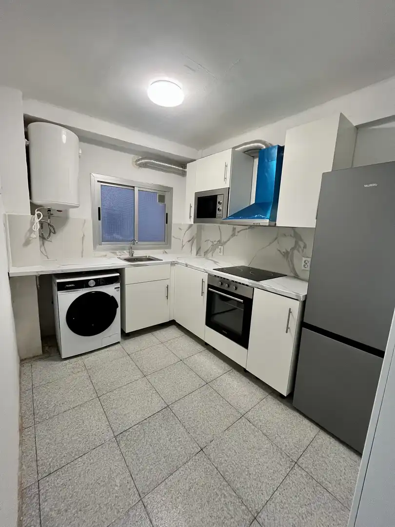 Flat for rent in Carrer Reis Catòlicos, 7, Tavernes Blanques Kitchen of Flat for rent in Tavernes Blanques with Air Conditioner, Furnished and Balcony