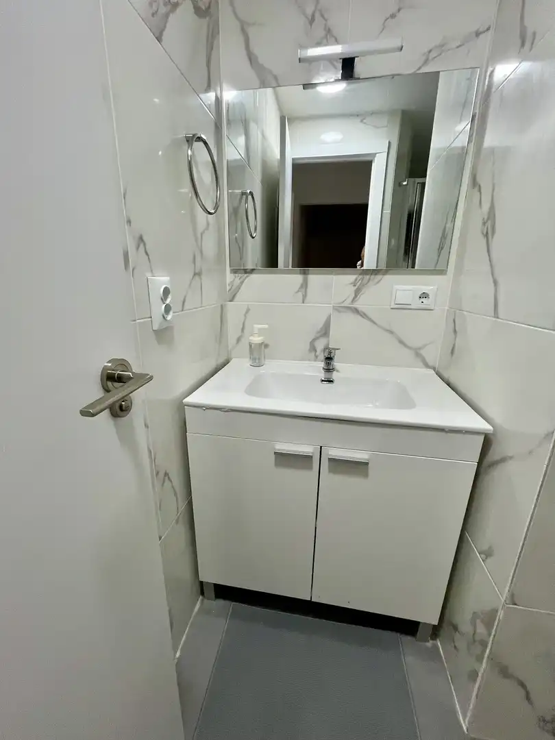 Flat for rent in Carrer Reis Catòlicos, 7, Tavernes Blanques Bathroom of Flat for rent in Tavernes Blanques with Air Conditioner, Furnished and Balcony