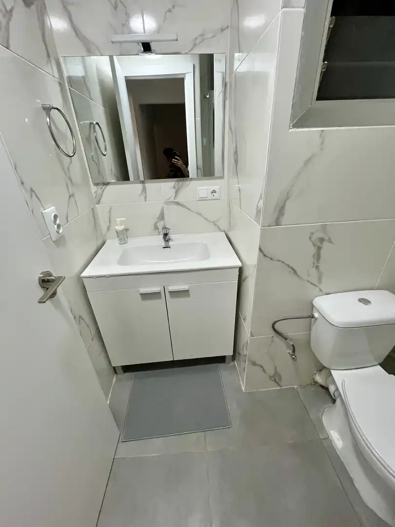 Flat for rent in Carrer Reis Catòlicos, 7, Tavernes Blanques Bathroom of Flat for rent in Tavernes Blanques with Air Conditioner, Furnished and Balcony