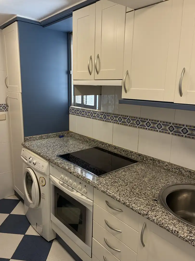 Piso de alquiler en Calle de Sánchez Preciado, 41, Valdezarza Cocina de Piso de alquiler en Madrid
