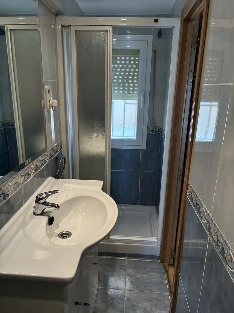Piso de alquiler en Calle de Sánchez Preciado, 41, Valdezarza Baño de Piso de alquiler en Madrid