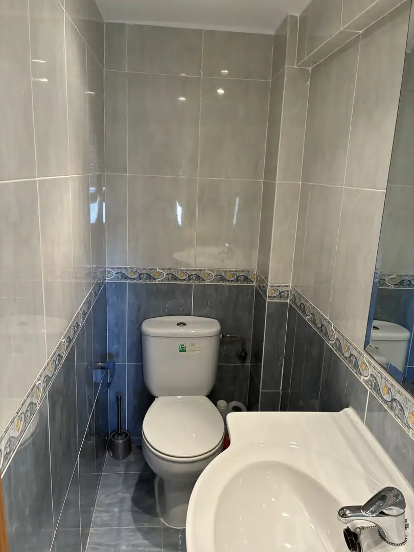 Piso de alquiler en Calle de Sánchez Preciado, 41, Valdezarza Baño de Piso de alquiler en Madrid