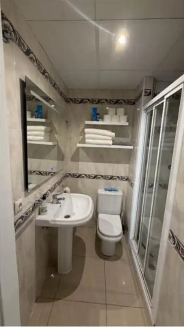 Baño de Piso de alquiler en Fuengirola con Calefacción y Amueblado