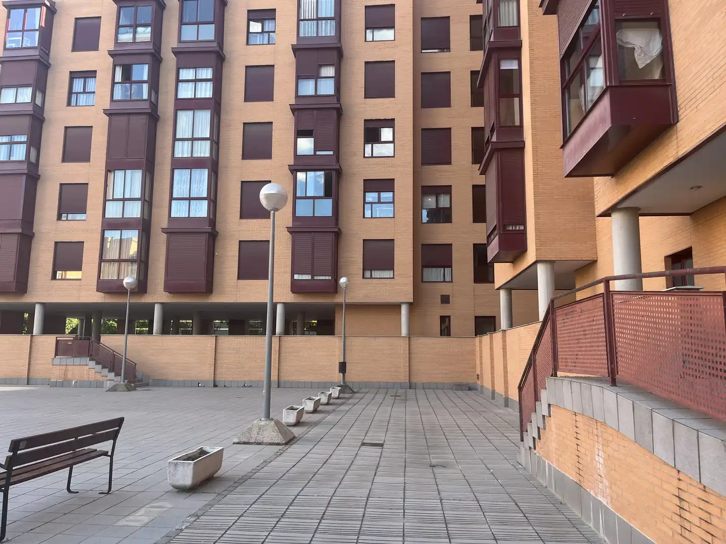 Pis en venda a Calle de los Platillos, 22, Cuatro vientos Vista exterior de Pis en venda en Madrid amb Aire condicionat, Calefacció i Jardí privat