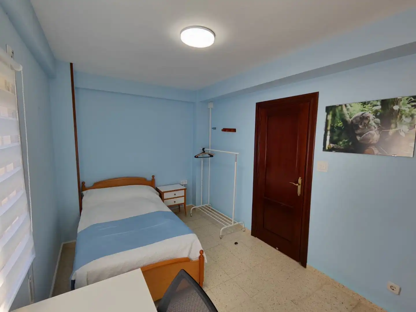 Room in Avenida de Martínez de Velasco, 20, Encarnación Bedroom of Flat for share in Huesca with Air Conditioner, Heating and Furnished