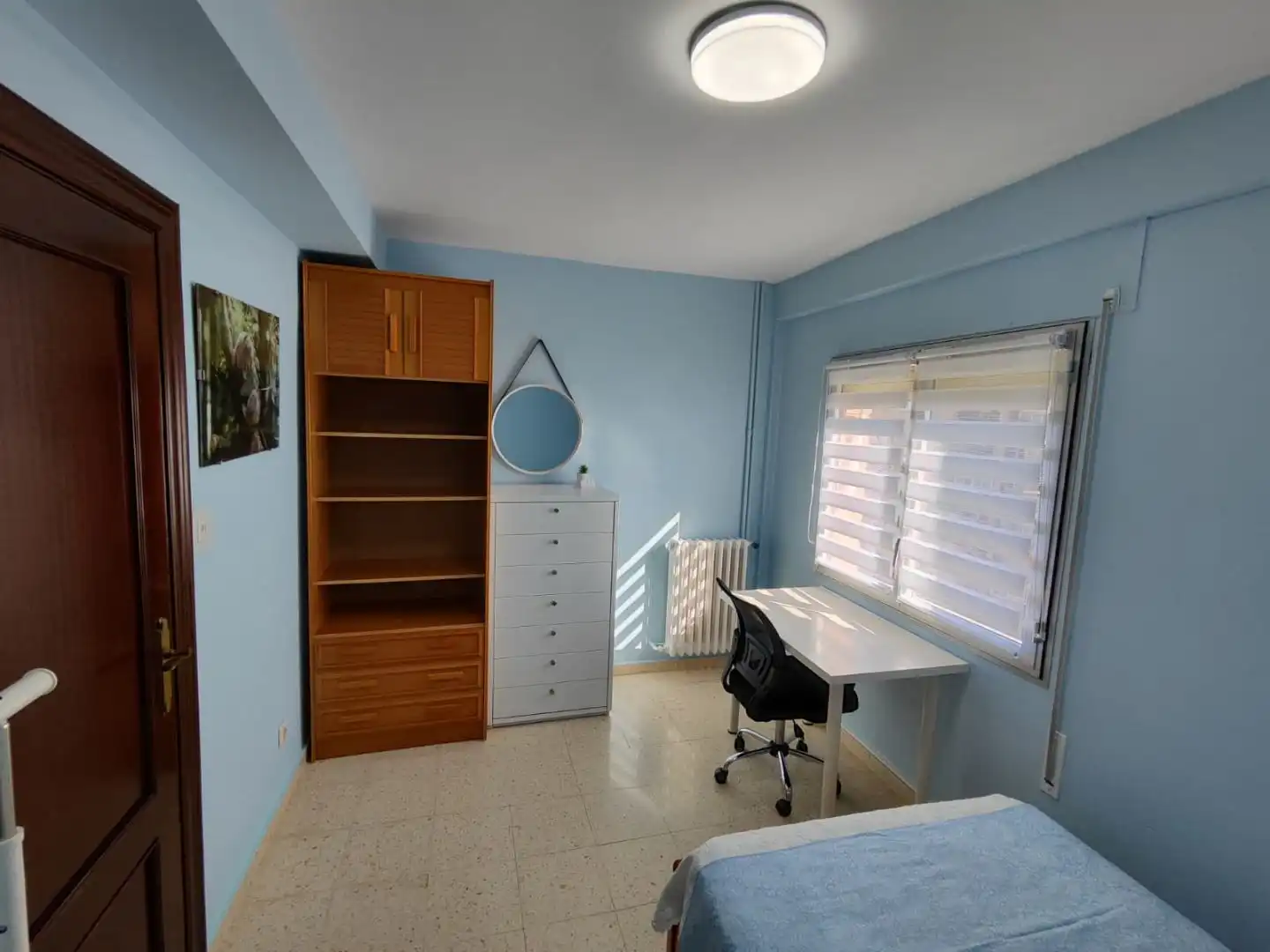 Room in Avenida de Martínez de Velasco, 20, Encarnación Bedroom of Flat for share in Huesca with Air Conditioner, Heating and Furnished